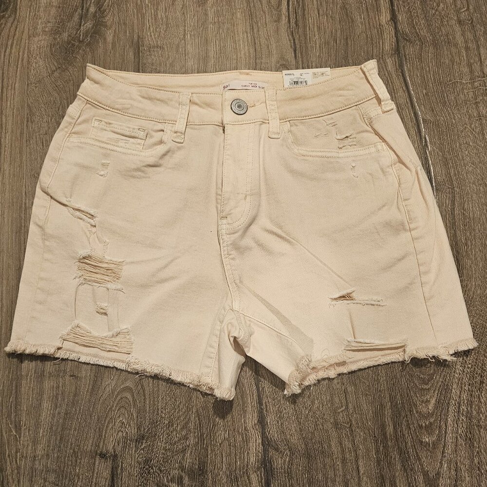 SO Women's High Rise Curvy Midi Distressed Shorts 9/29 New With Tags